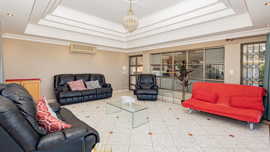 7 Bedroom Property for Sale in Plattekloof Western Cape